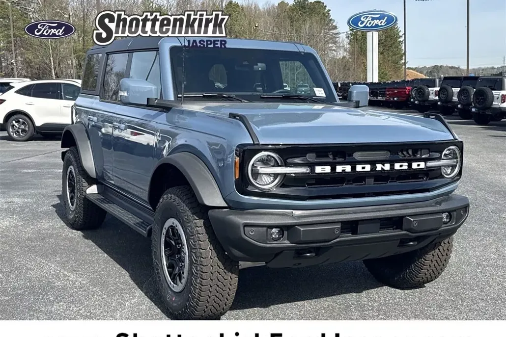 2025 Ford Bronco Outer Banks photo 1