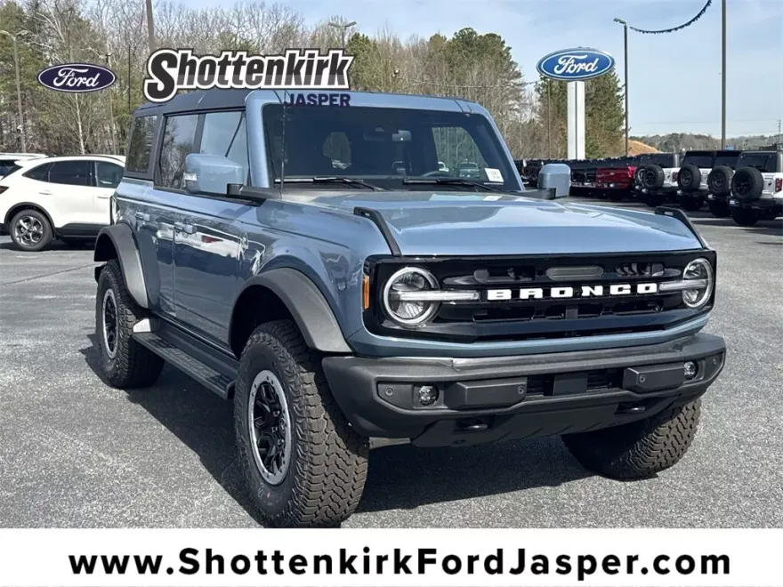 2025 Ford Bronco Outer Banks photo 1