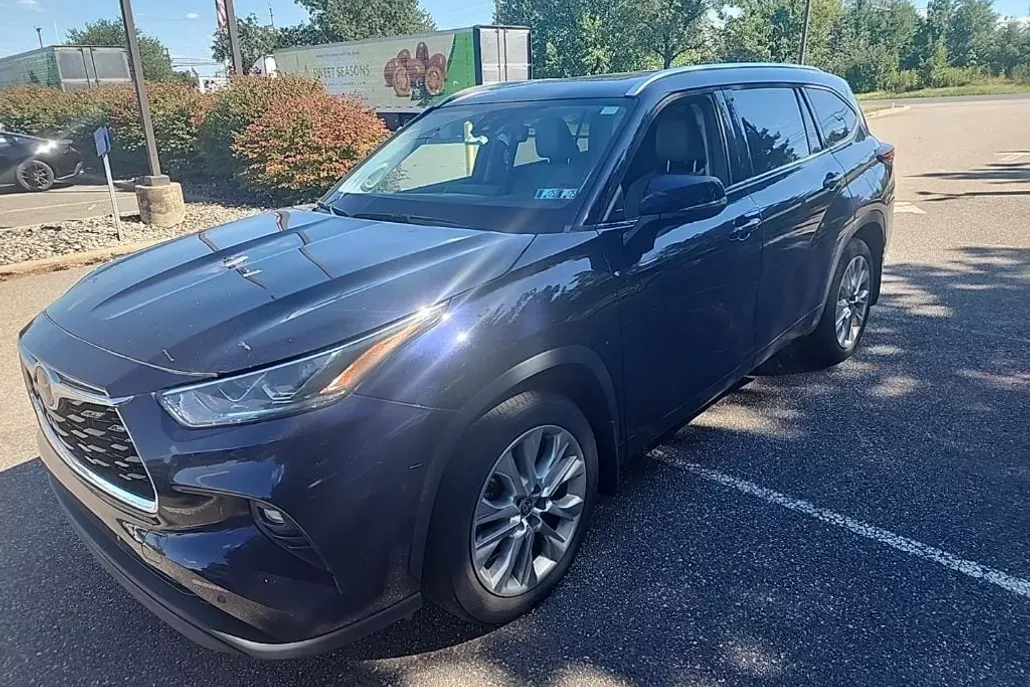 2021 Toyota Highlander Limited photo 1