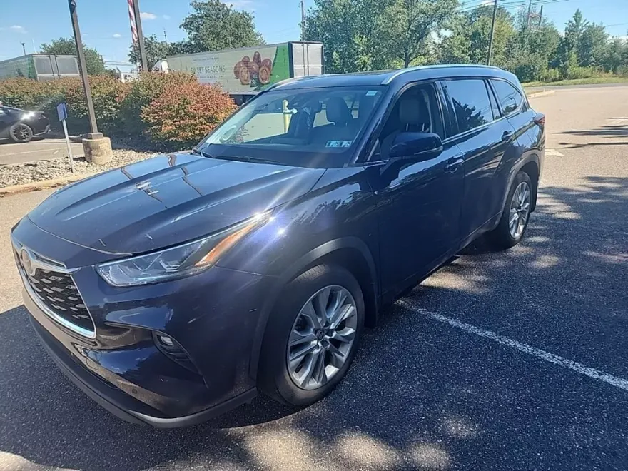 2021 Toyota Highlander Limited photo 1