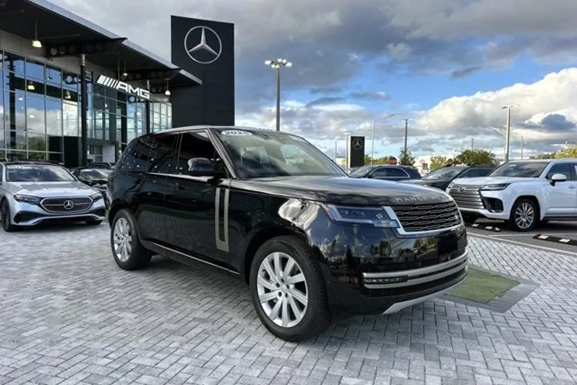 2025 Land Rover Range Rover SE photo 1
