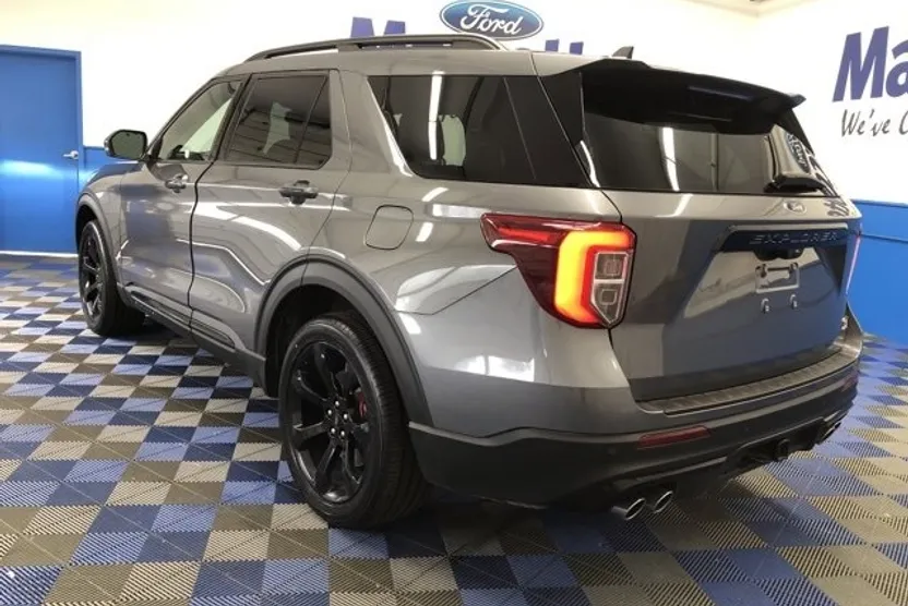 2023 Ford Explorer ST photo 1