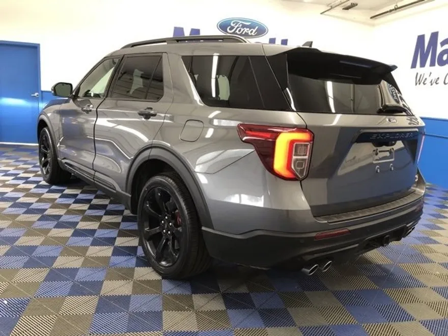 2023 Ford Explorer ST photo 1