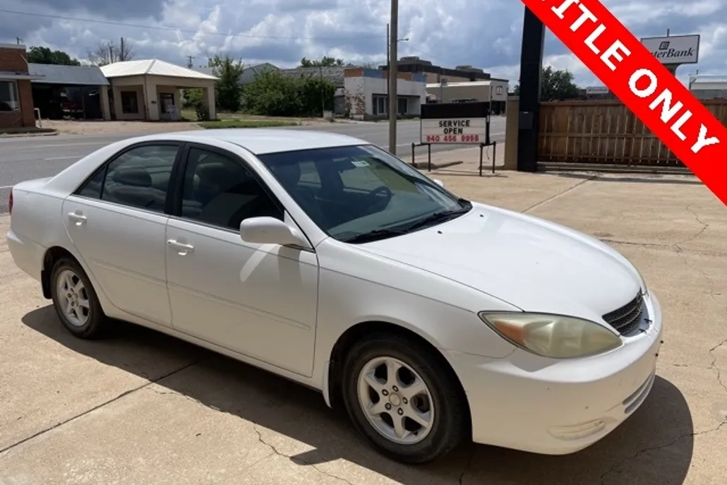 2004 Toyota Camry LE photo 1