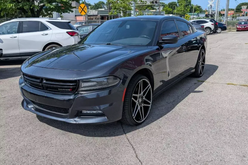 2019 Dodge Charger SXT AWD photo 1