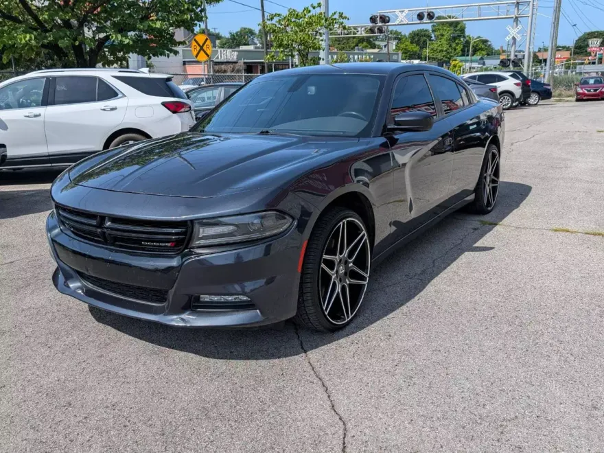 2019 Dodge Charger SXT AWD photo 1