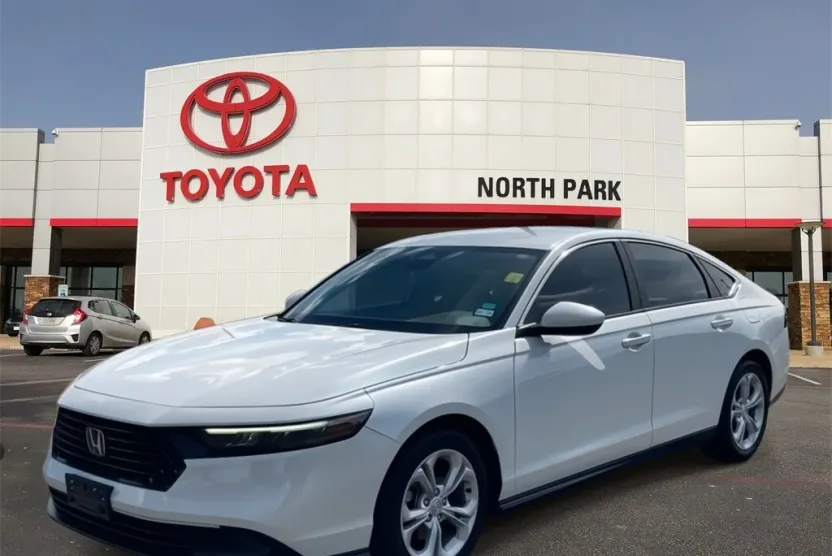 2023 Honda Accord LX photo 1