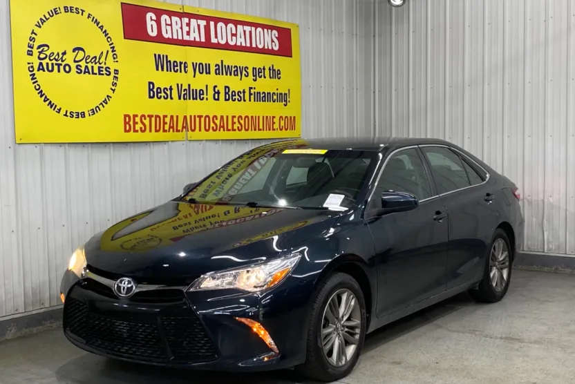 2017 Toyota Camry SE photo 1