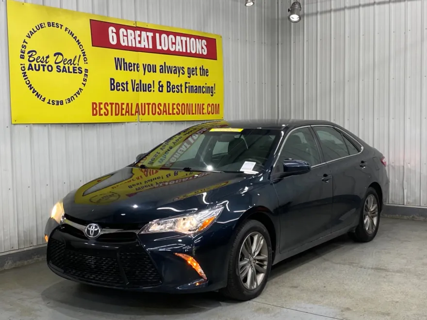 2017 Toyota Camry SE photo 1