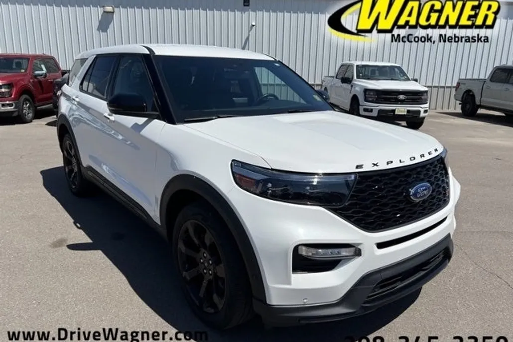 2022 Ford Explorer ST photo 1
