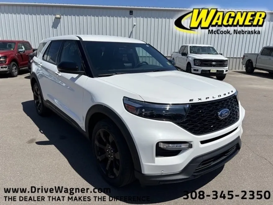 2022 Ford Explorer ST photo 1