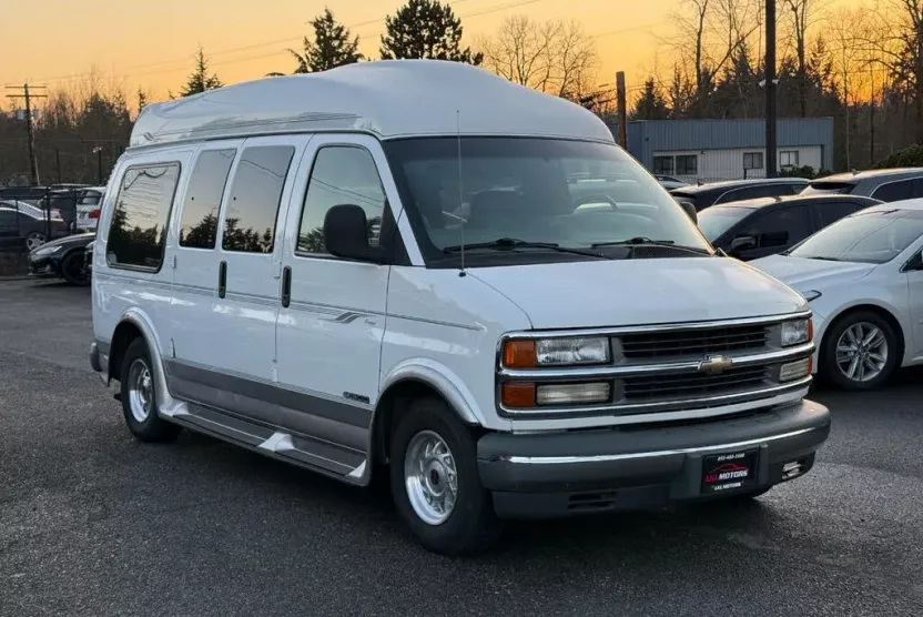2000 Chevrolet Express Cargo Van 1500 photo 1