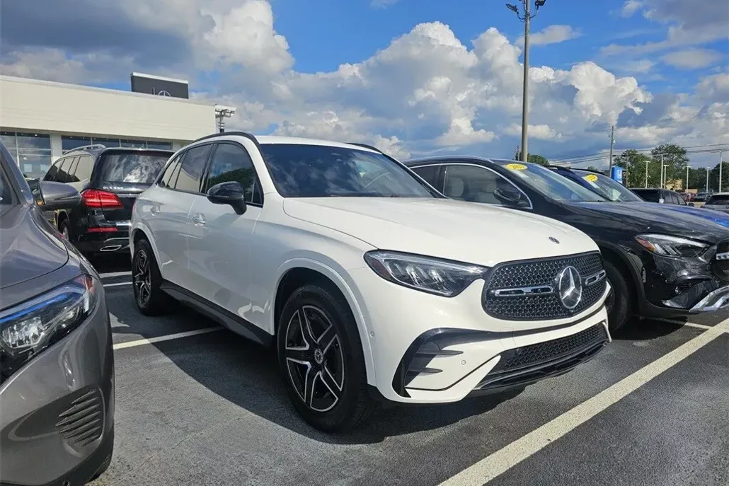 2025 Mercedes Benz GLC 300 4MATIC photo 1