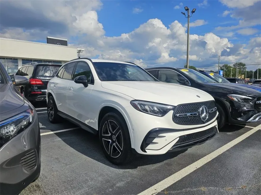 2025 Mercedes Benz GLC 300 4MATIC photo 1