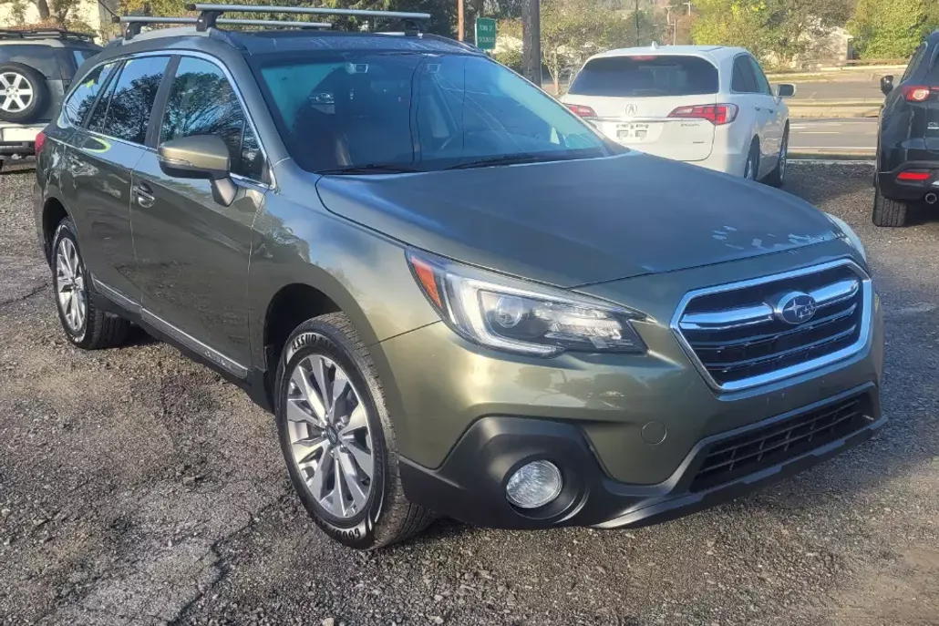 2018 Subaru Outback 2.5i Touring photo 1