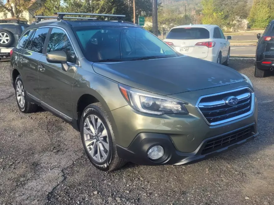 2018 Subaru Outback 2.5i Touring photo 1