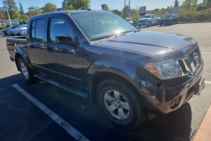 2013 Nissan Frontier SV photo 1