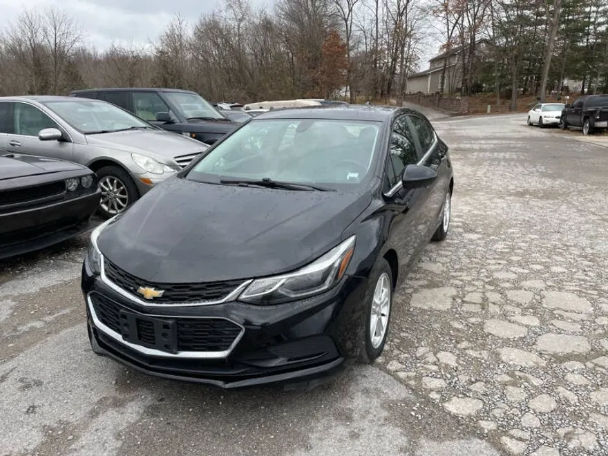 2018 Chevrolet Cruze LT photo 1