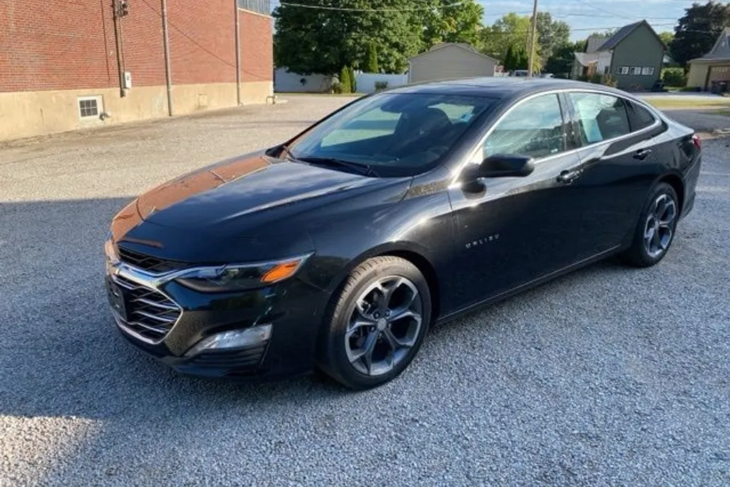 2024 Chevrolet Malibu 1LT photo 1