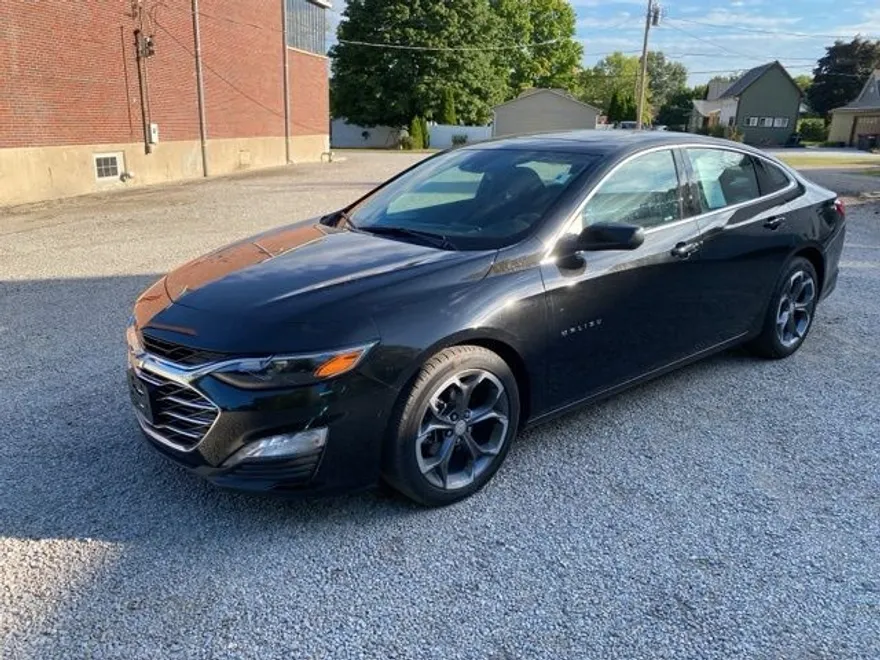 2024 Chevrolet Malibu 1LT photo 1