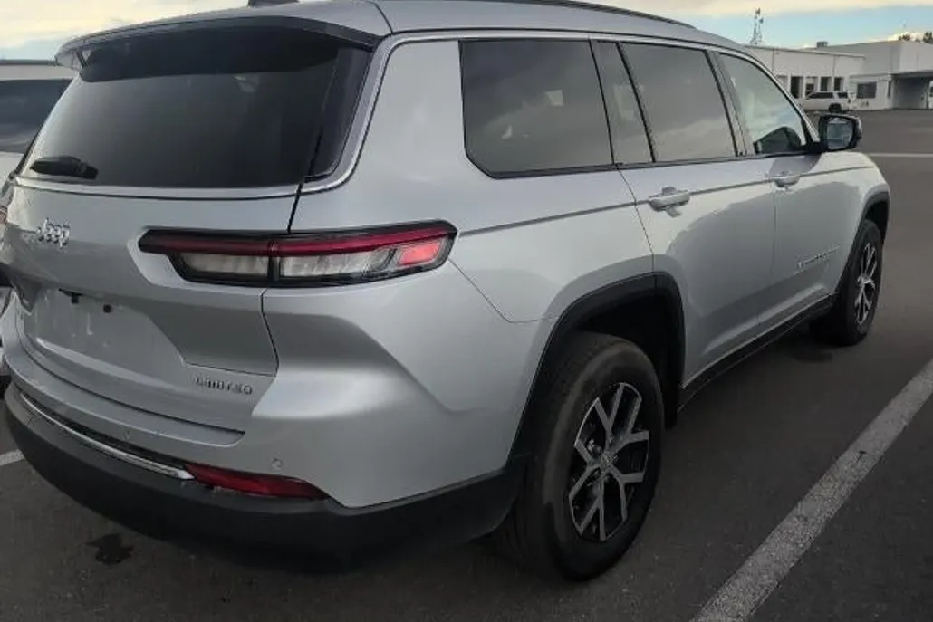 2024 Jeep Grand Cherokee Limited photo 1