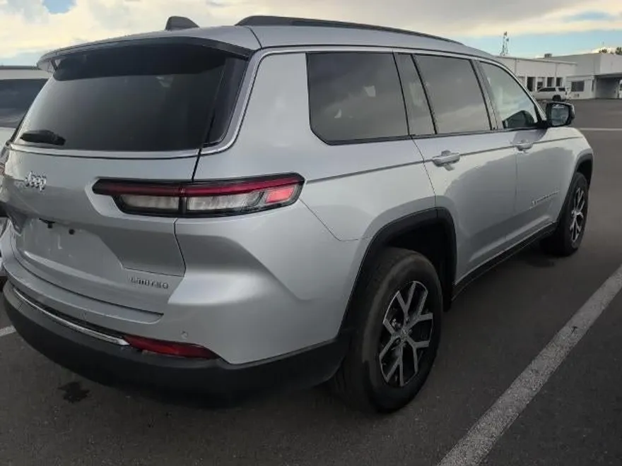 2024 Jeep Grand Cherokee Limited photo 1