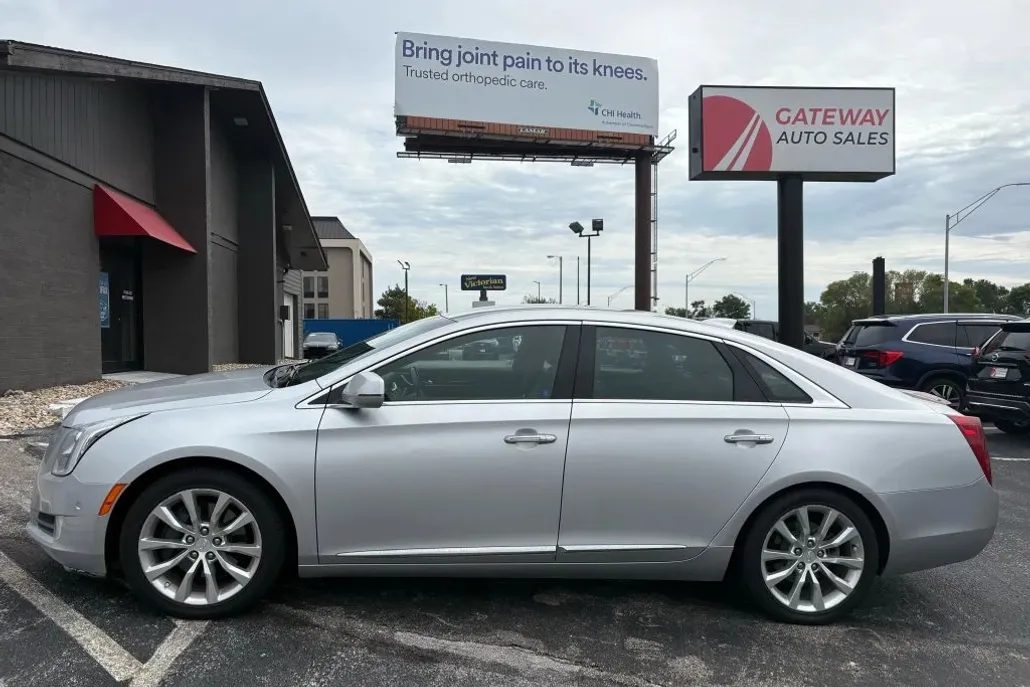 2017 Cadillac XTS Luxury photo 1