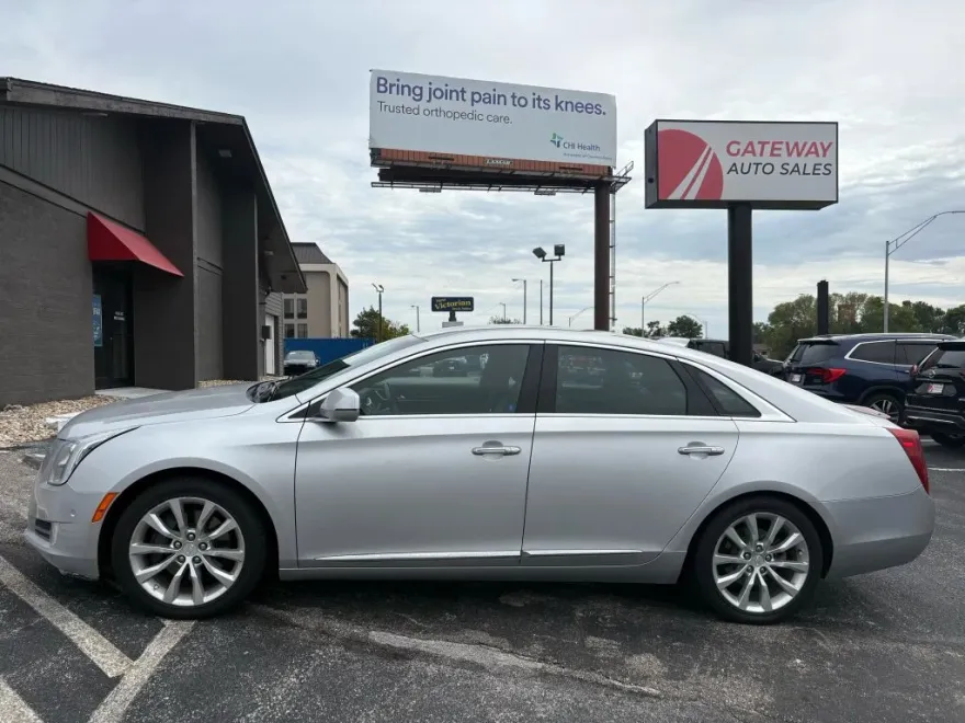 2017 Cadillac XTS Luxury photo 1