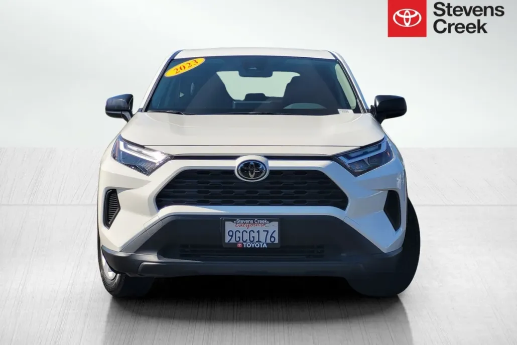 2023 Toyota RAV4 LE photo 1