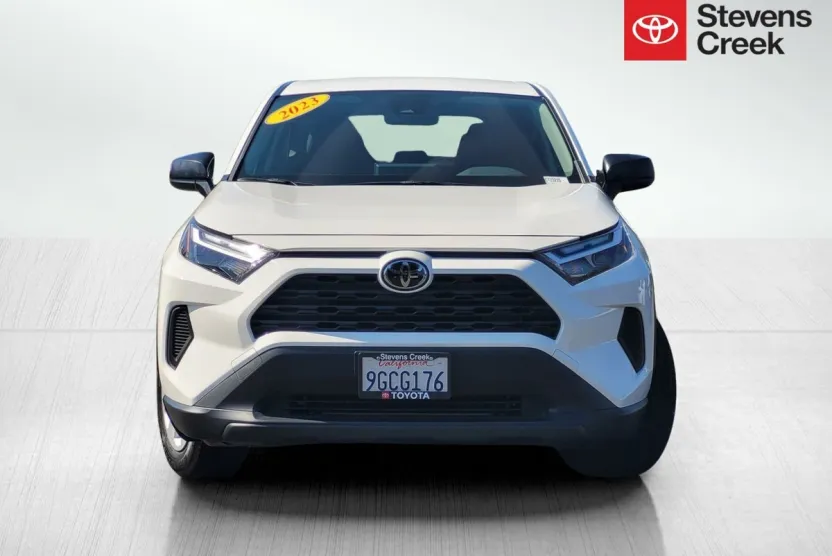 2023 Toyota RAV4 LE photo 1