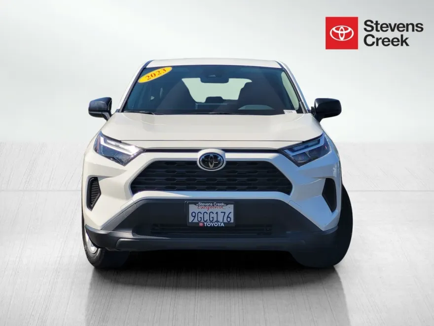 2023 Toyota RAV4 LE photo 1