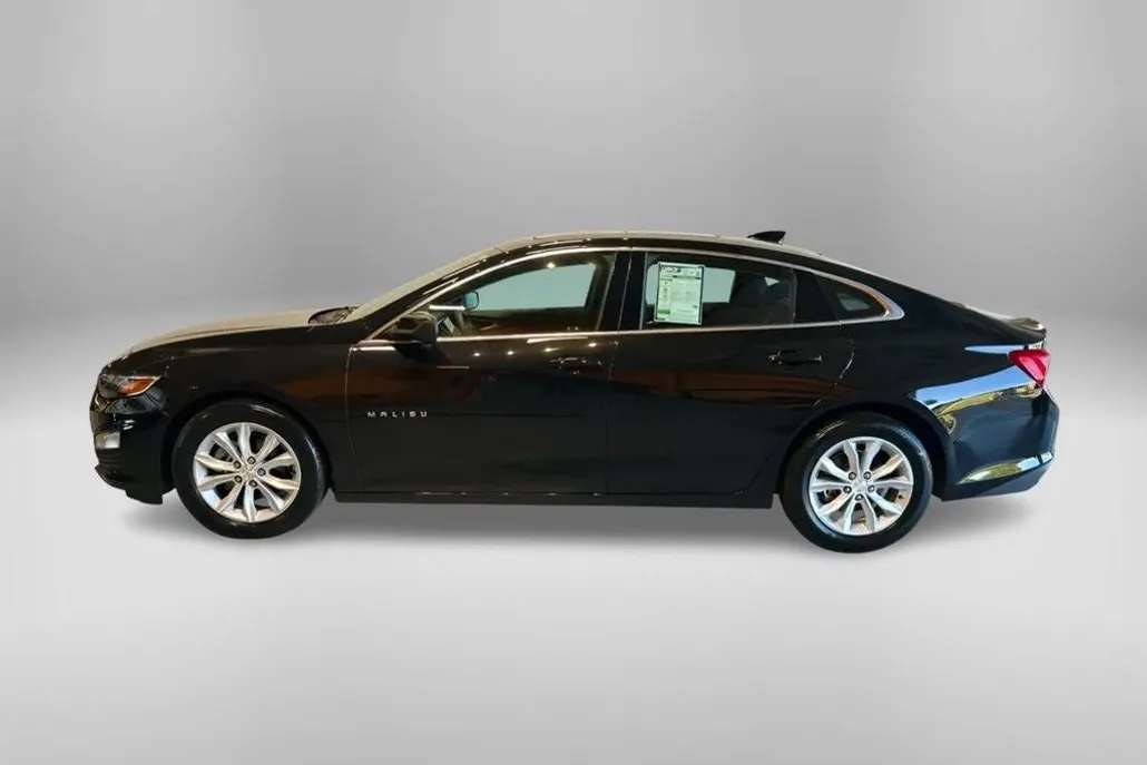 2024 Chevrolet Malibu 1LT photo 1