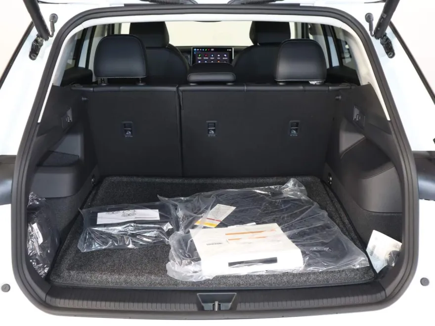 2025 Volkswagen Tiguan SE photo 1