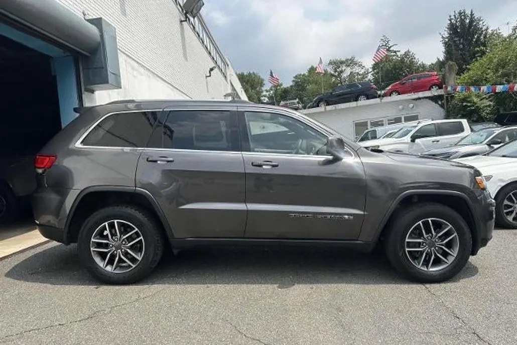 2020 Jeep Grand Cherokee Laredo E photo 1