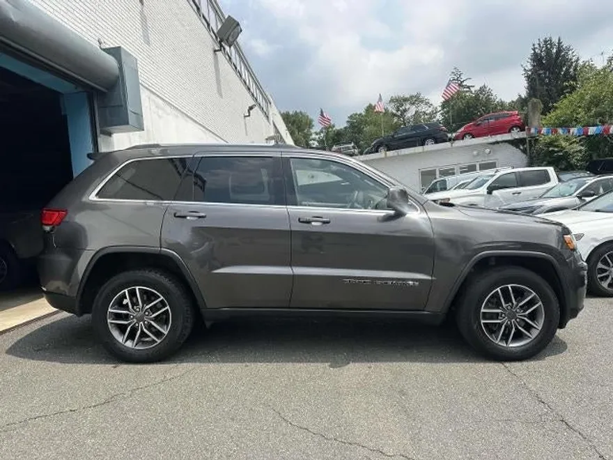 2020 Jeep Grand Cherokee Laredo E photo 1