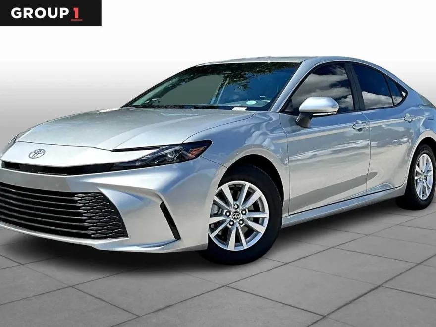 2025 Toyota Camry LE photo 1