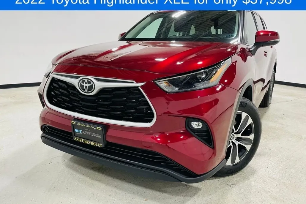 2022 Toyota Highlander XLE photo 1