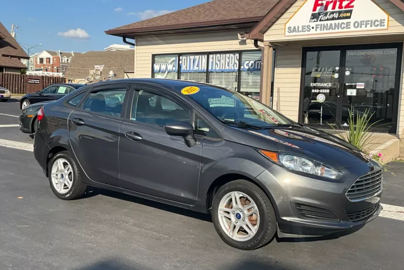 2017 Ford Fiesta SE photo 1