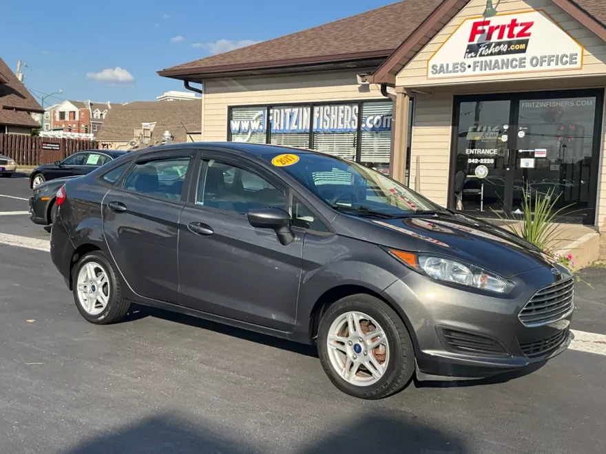2017 Ford Fiesta SE photo 1