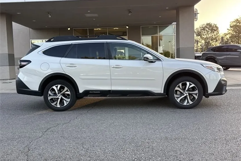 2022 Subaru Outback Limited photo 1