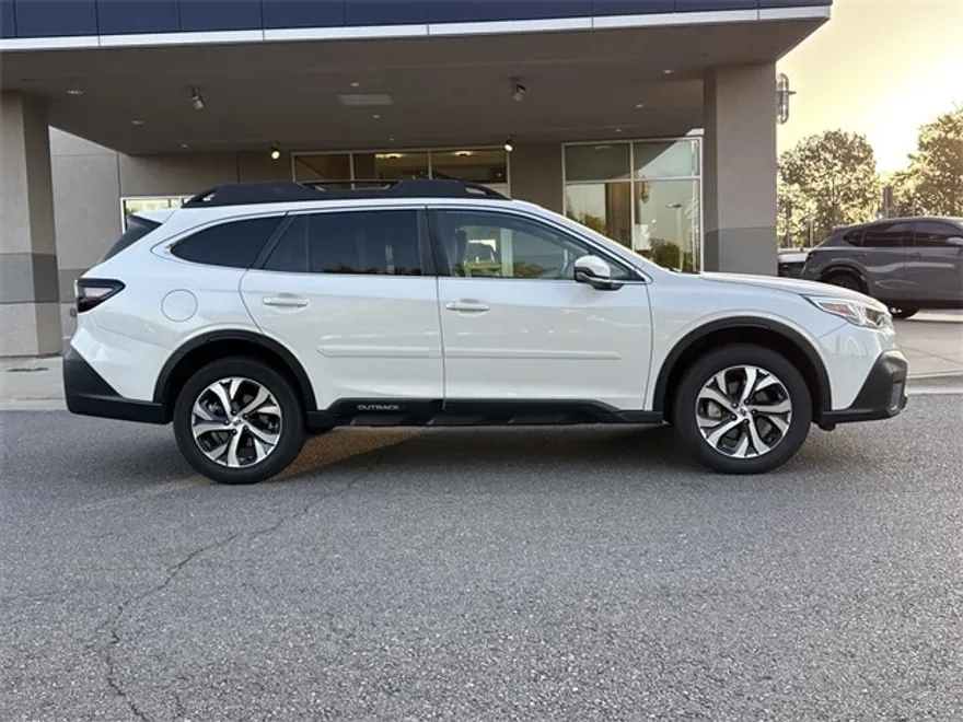 2022 Subaru Outback Limited photo 1