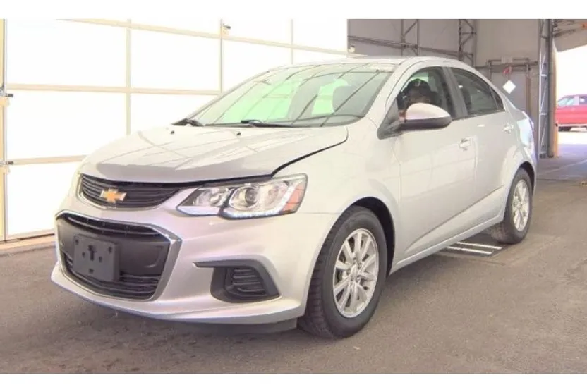 2019 Chevrolet Sonic LT photo 1