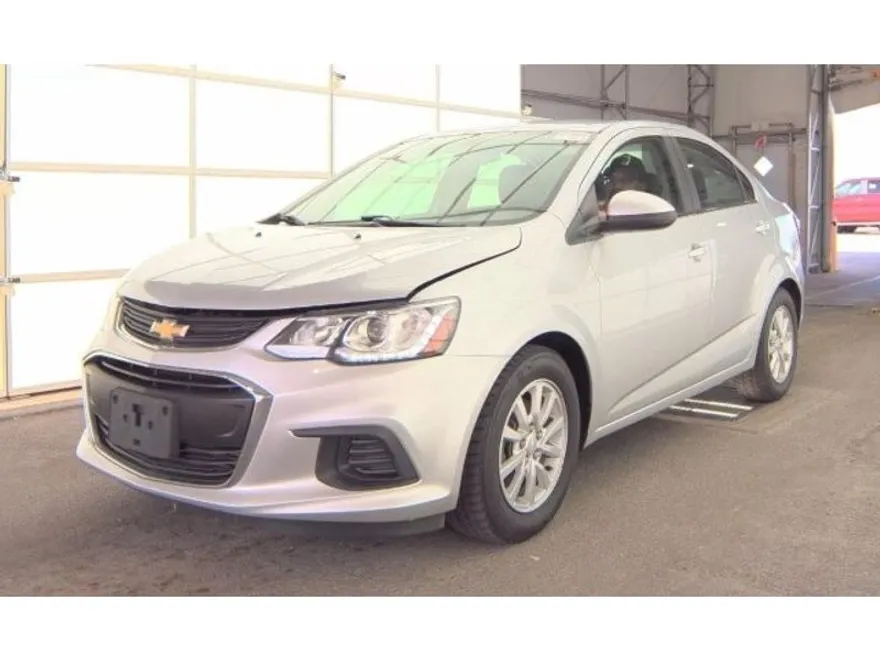 2019 Chevrolet Sonic LT photo 1