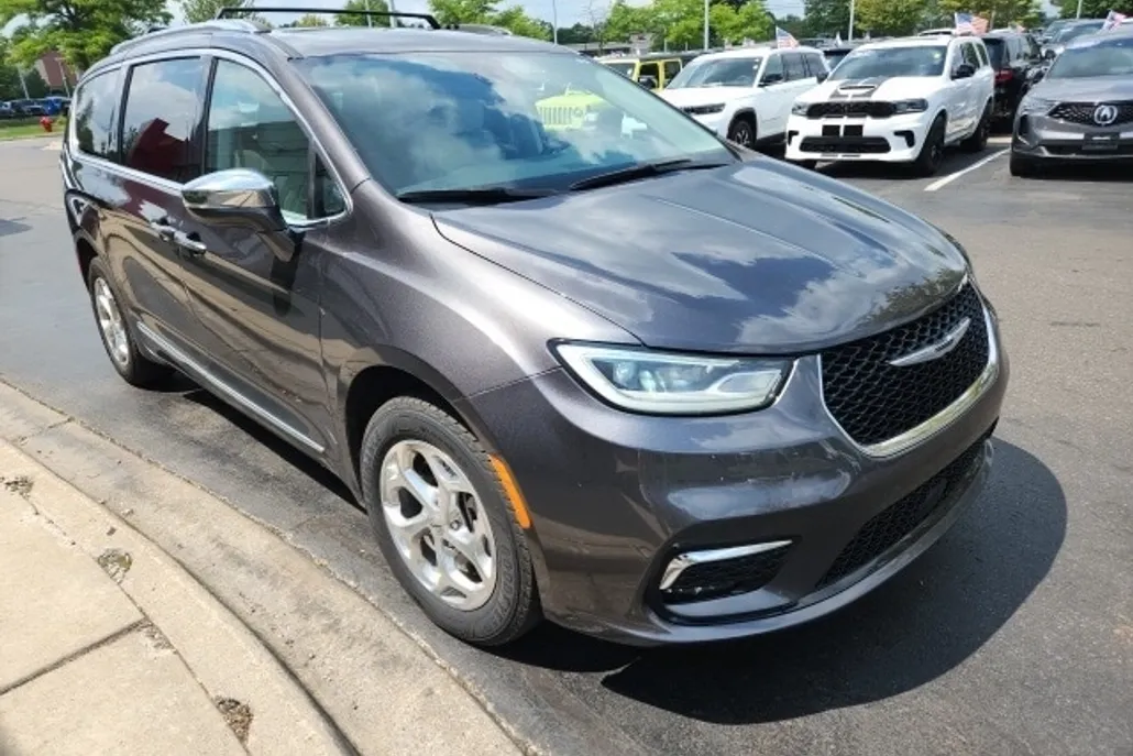 2021 Chrysler Pacifica Limited photo 1
