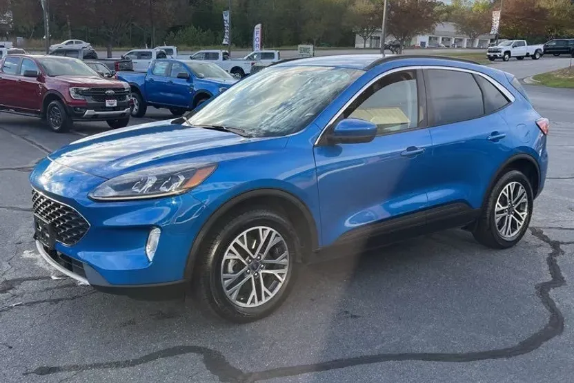 2020 Ford Escape SEL photo 1