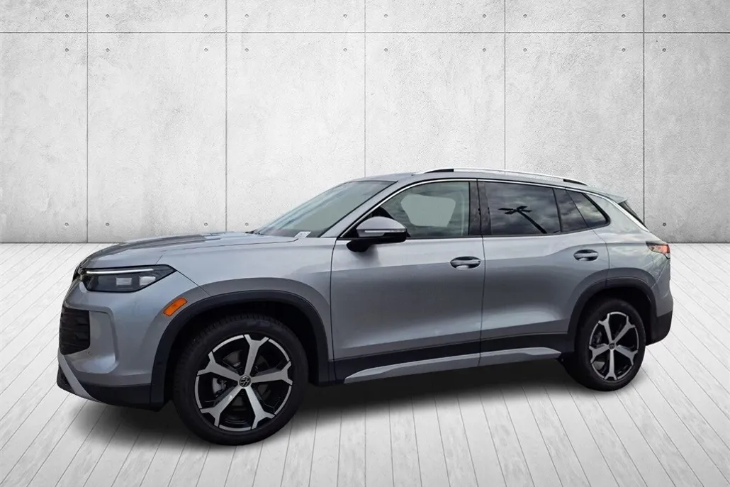 2025 Volkswagen Tiguan SE photo 1