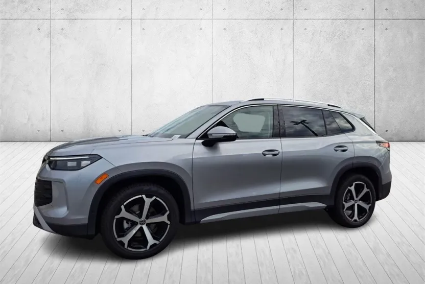 2025 Volkswagen Tiguan SE photo 1
