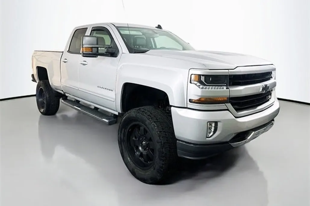 2017 Chevrolet Silverado 1500 LT2 photo 1