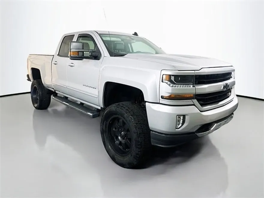 2017 Chevrolet Silverado 1500 LT2 photo 1