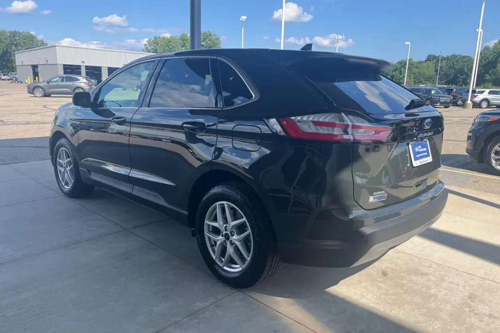 2023 Ford Edge SEL photo 1